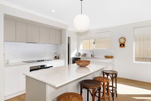 Deluxe House, Multiple Beds, Non Smoking | Private kitchen | Full-size fridge, microwave, oven, stovetop