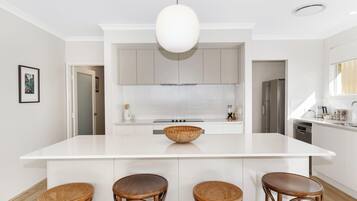 Deluxe House, Multiple Beds, Non Smoking | Private kitchen | Full-size fridge, microwave, oven, stovetop