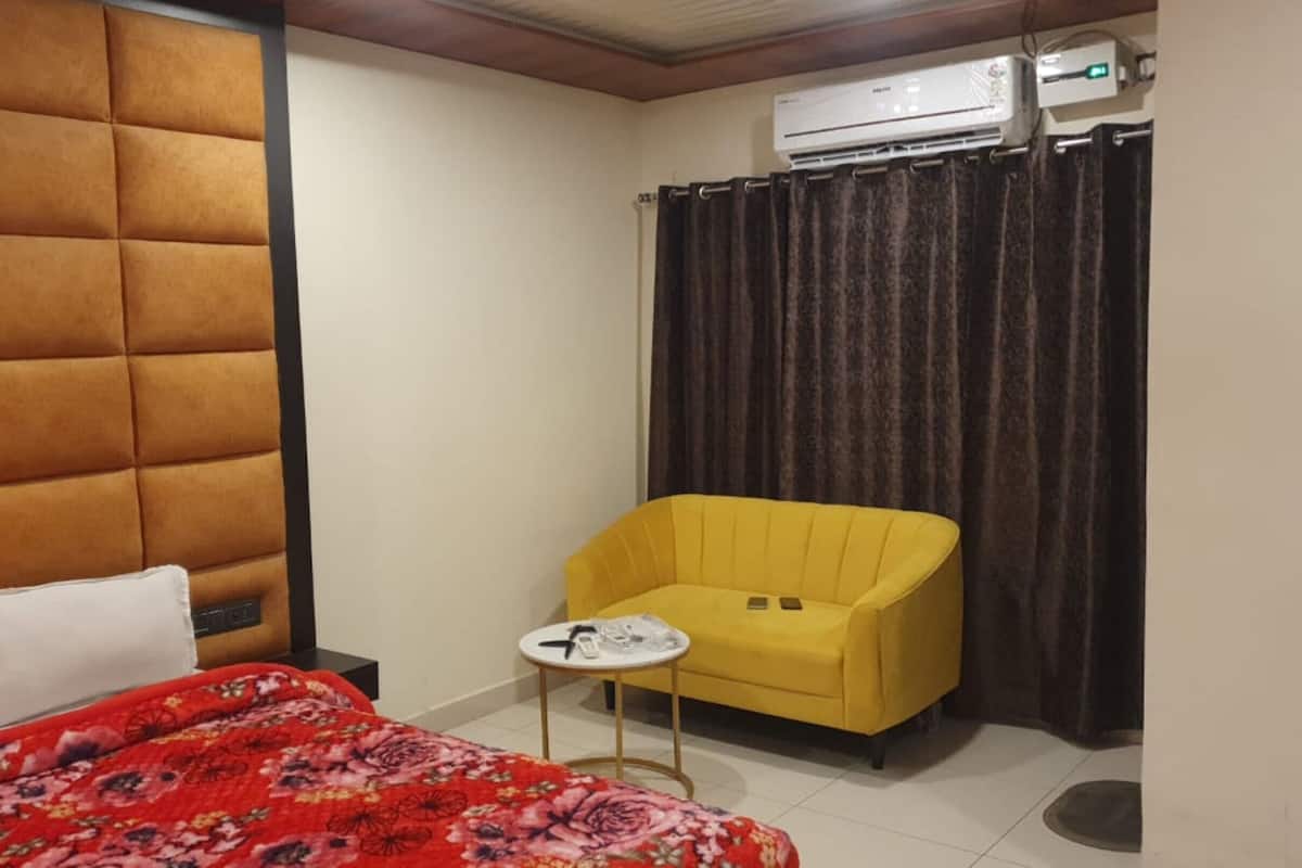 Deluxe Room | WiFi (free), bed sheets