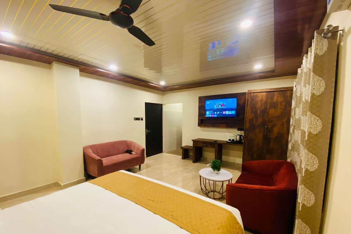 Royal Room | WiFi (free), bed sheets