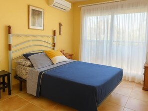 2 bedrooms, bed sheets