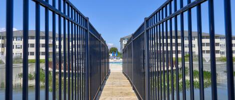 المنطقة المحيطة بالمنشأة