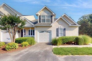 Exterior - The Palms condo near the beach with on-site pool & enclosed patio (Rehoboth Beach)