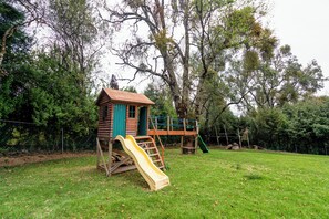 Children's play area - outdoor - Scenic Haven Cozy Pet Friendly Retreat (Mexico City)