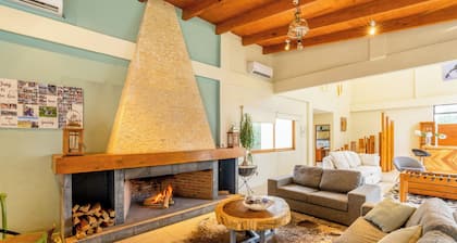 Scenic Haven Cozy Pet Friendly Retreat