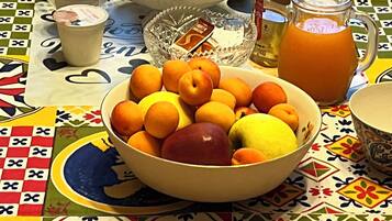 Room, 2 Bedrooms, Balcony, Garden View | Dining