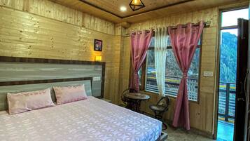 Desk, laptop workspace, soundproofing, free WiFi