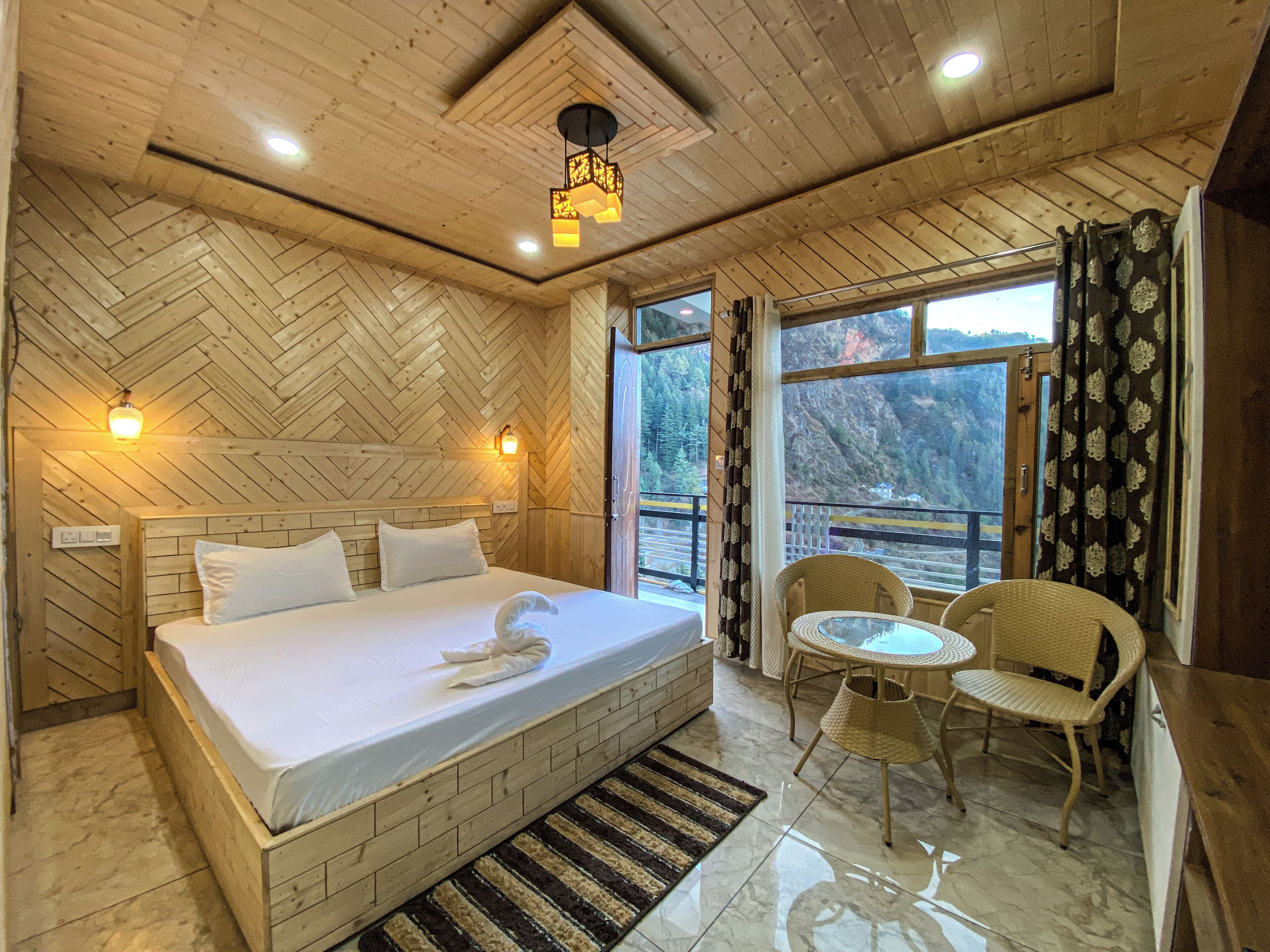 Escritorio y espacio para trabajar con laptop 