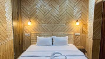 Deluxe Double Room, Balcony, Mountain View | Desk, laptop workspace, soundproofing, free WiFi