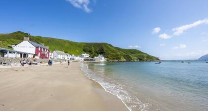 Drws Nesa - sleeps 6 guests in 3 bedrooms