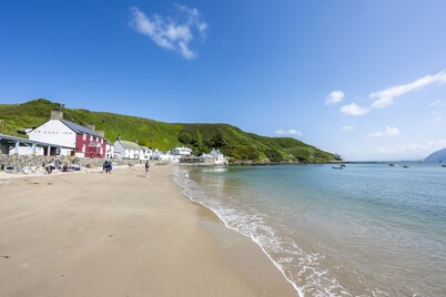 Drws Nesa - sleeps 6 guests in 3 bedrooms
