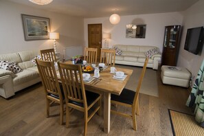 TV - Drws Nesa - sleeps 6 guests  in 3 bedrooms (Pwllheli)