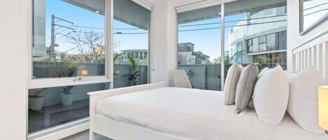 2 Schlafzimmer, Schreibtisch, Bügeleisen/Bügelbrett, WLAN