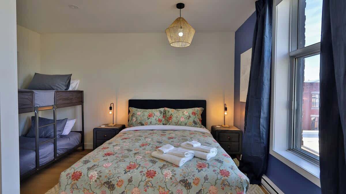 4 bedrooms, desk, iron/ironing board, travel cot