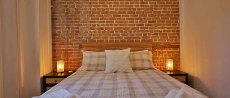 4 bedrooms, desk, iron/ironing board, travel cot