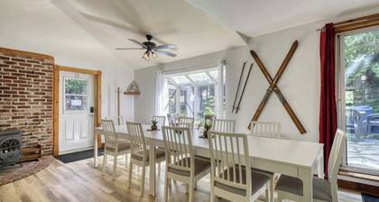 5BR Chalet with Hot Tub & Lake Access