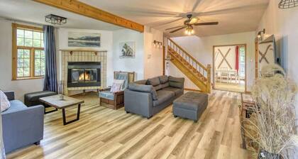 5BR Chalet with Hot Tub & Lake Access