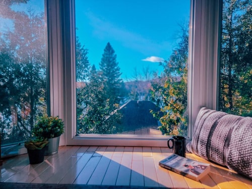 La Coquette du Village – Renovated Retreat | 2BR Lake & Ski Escape