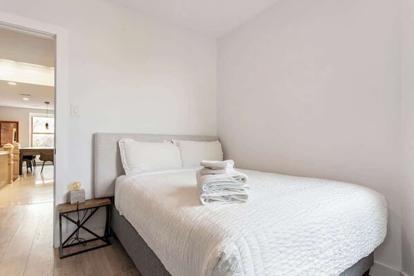 6 bedrooms, iron/ironing board, free WiFi, bed sheets
