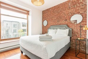 6 bedrooms, desk, iron/ironing board, travel cot - The Cottage – Spacious 6BR with Unique Terrace in Plateau Mont-Royal (Montréal)
