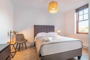 6 habitaciones, tabla de planchar con plancha y wifi gratis 