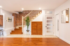 Interior - The Cottage – Spacious 6BR with Unique Terrace in Plateau Mont-Royal (Montréal)