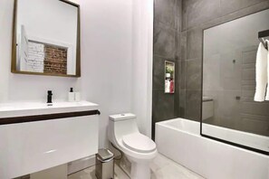 Dusche, Haartrockner, Shampoo