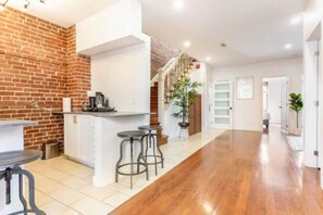 Unclassified image, 3 of 41, button