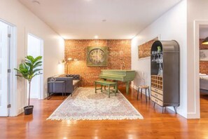 Unclassified image, 2 of 41, button