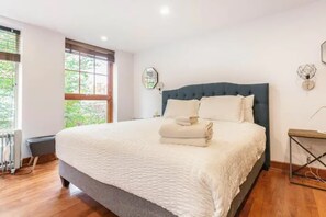 10 bedrooms, iron/ironing board, free WiFi, bed sheets