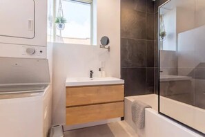 Dusche, Haartrockner, Shampoo