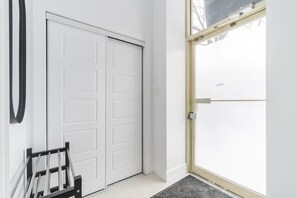 Interior - La Perle – Elegance, Luxury Space & Comfort, 4 Br (Montréal)