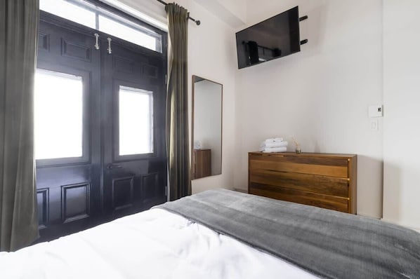 4 bedrooms, iron/ironing board, travel crib, WiFi (free)