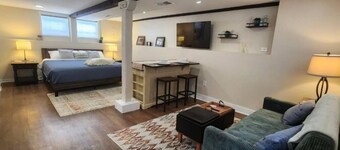 Newly remodeled stylish apartment with king bed, close to downtown, river, shops