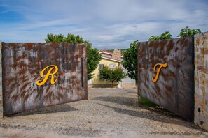 Property grounds - Room 'Quarto Ferreirinha' with Mountain View, Wi-Fi and Air Conditioning (Macedo de Cavaleiros)