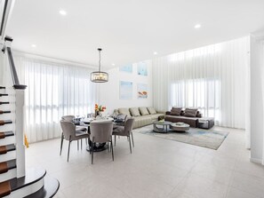 Interior - Elegant & Convenient 4-Beds Villa w/ easy access (Upper Mount Gravatt)