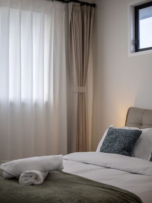 4 bedrooms, desk, iron/ironing board, WiFi