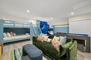 4 bedrooms, desk, iron/ironing board, travel crib