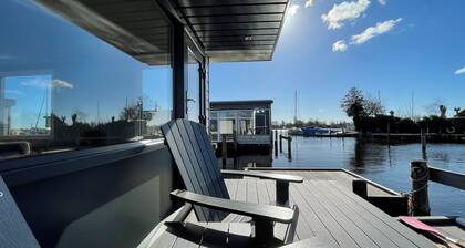 Poellodge, péniche avec une magnifique terrasse et une vue imprenable.