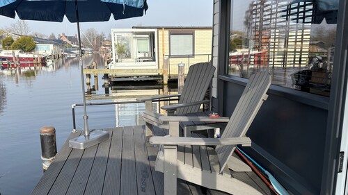 Poellodge, Hausboot mit herrlicher Terrasse und Aussicht.