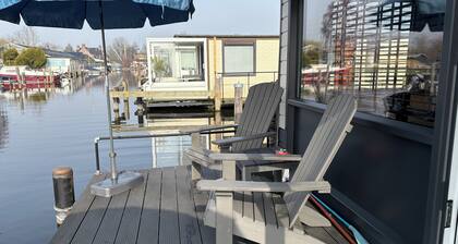 Poellodge, Hausboot mit herrlicher Terrasse und Aussicht.