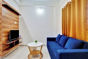 Deluxe House, 1 Queen Bed | Living area | LED TV - Room2Go (Bengaluru)