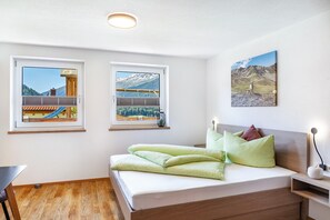 3 bedrooms, free WiFi, bed sheets - Apartment 'Berghoamat Nauders' with Mountain View, Private Terrace and Wi-Fi (Nauders)