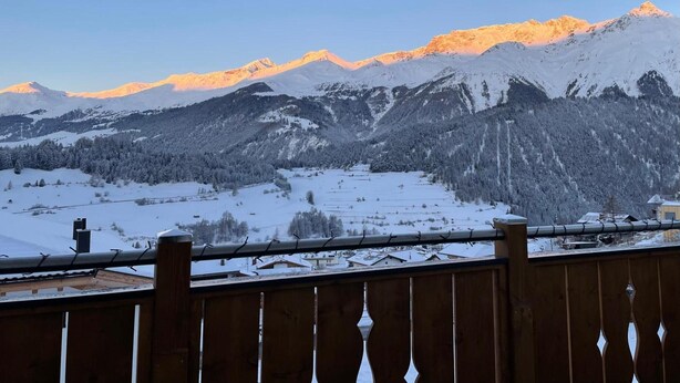 A mountain landscape with snow-covered peaks and a clear sky. - Apartment 'Berghoamat Nauders' with Mountain View, Private Terrace and Wi-Fi (Nauders)