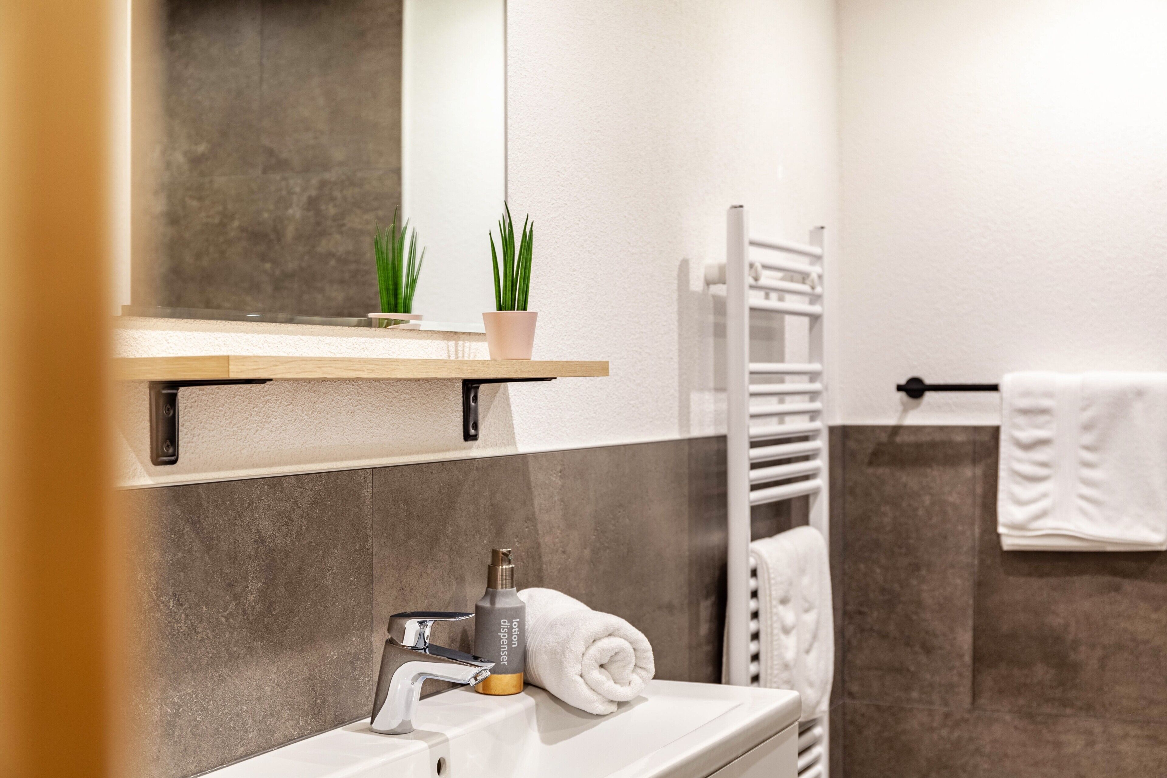 淋浴设施、吹风机、毛巾