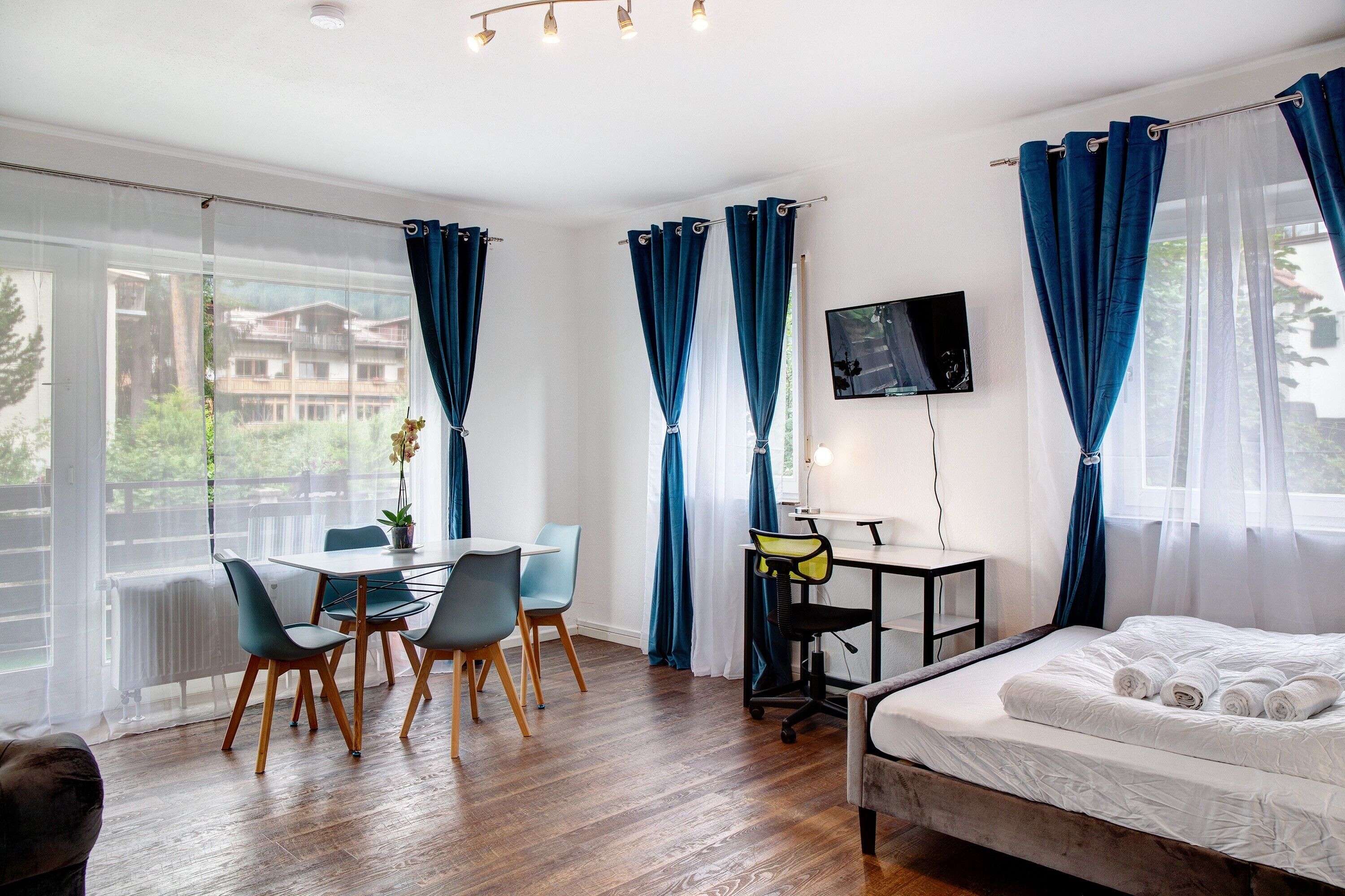 1 chambre, bureau, fer et planche à repasser, Wi-Fi gratuit