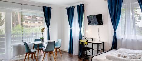 1 chambre, bureau, fer et planche à repasser, Wi-Fi gratuit