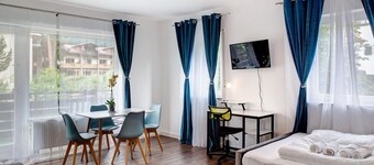 Ferienwohnung 'Alpina' mit Bergblick, Gemeinschaftsterrasse und Wi-Fi