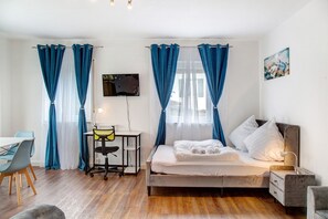1 chambre, bureau, fer et planche à repasser, Wi-Fi gratuit