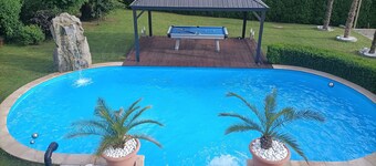 Apartment 'Wohlfühloase Ermreuth' with Mountain View, Private Pool and Wi-Fi